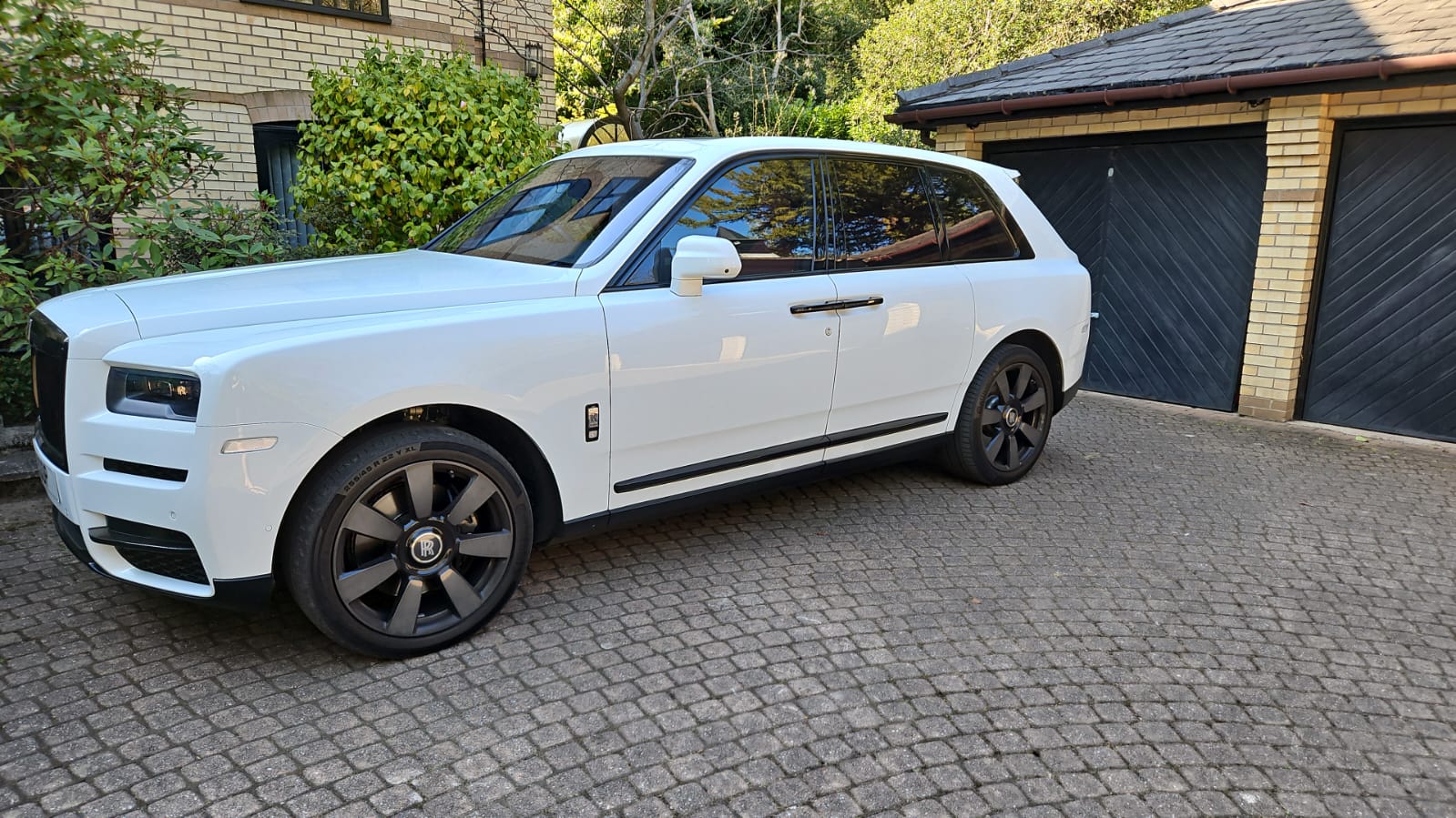 Rolls-Royce Cullinan prepared for prestige car transport